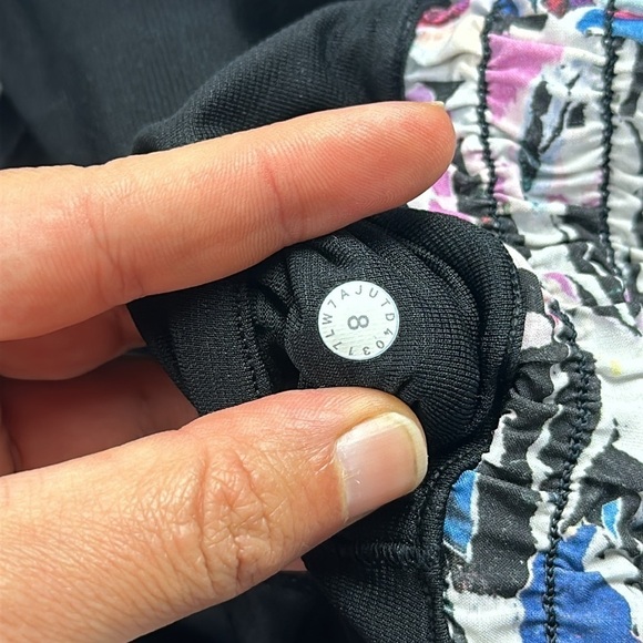 Lululemon Hotty Hot Short II (Long 4") Culture Clash Multi Black / Black - Picture 4 of 6